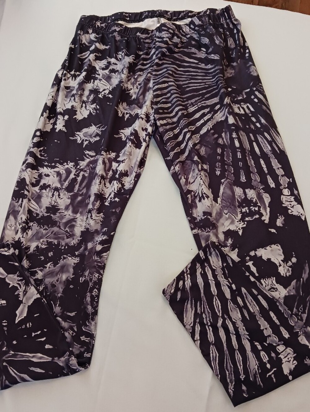 Black And Gray Sunburst Tie Dye Designed Leggings